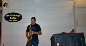 Live jazz music at Hairspray Salon. Photo by Carol Stacy