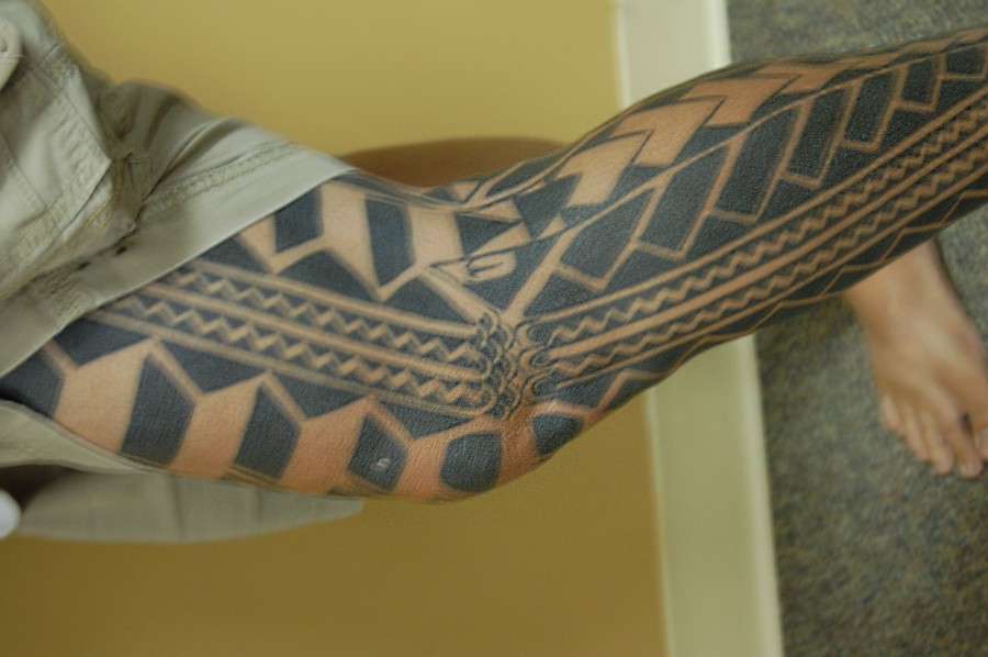 Traditional Hawaiian tattoo artist strikes back at Chaminade with a tap