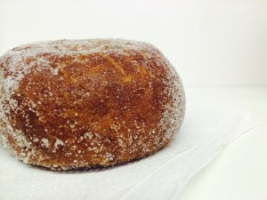 With malasadas that melt in your mouth, Leonard's Bakery is a must try. Photo credit: Theresa Capllonch