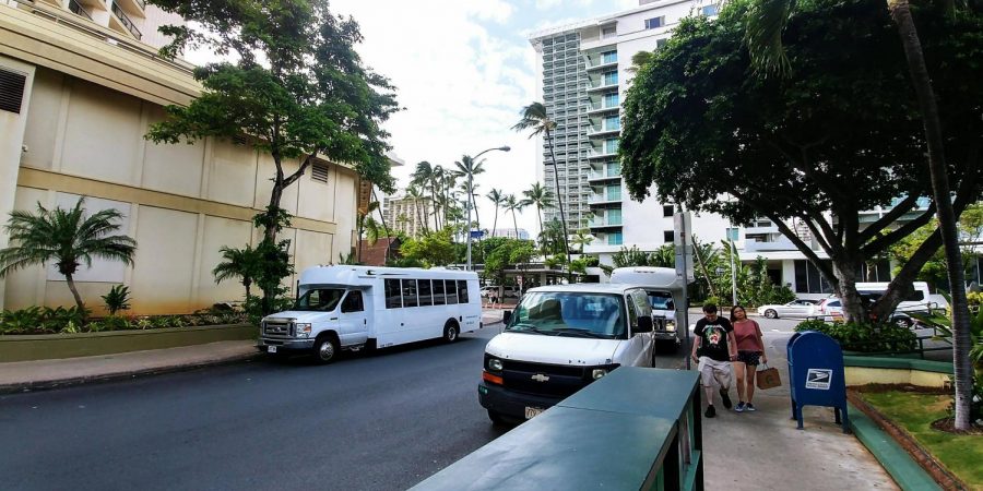 Tour busses on Koa Ave dropping tourists off at the Hyatt Regency 