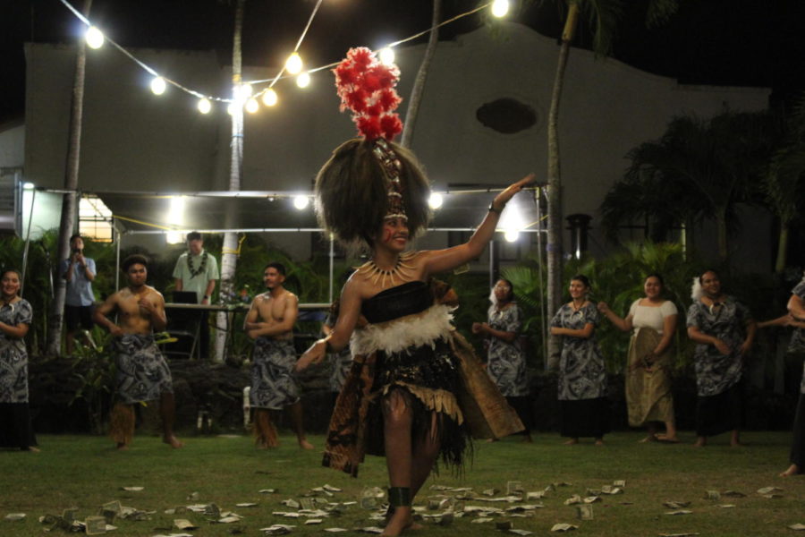 Sisca+Aaron+performing+a+Samoan+princess+dance+while+the+crowd+showers+her+with+cheers+and+money+for+the+final+performance+of+PIR+2022.+