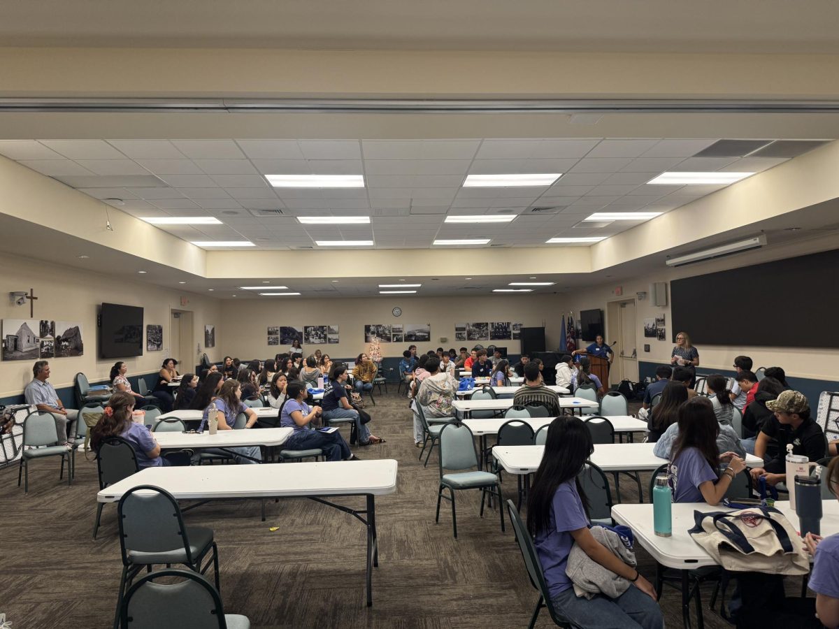 Students from St Louis, Sacred Hearts, and Kapa'a having their finishing talk and their experience with some of the Early College Summit leaders. 